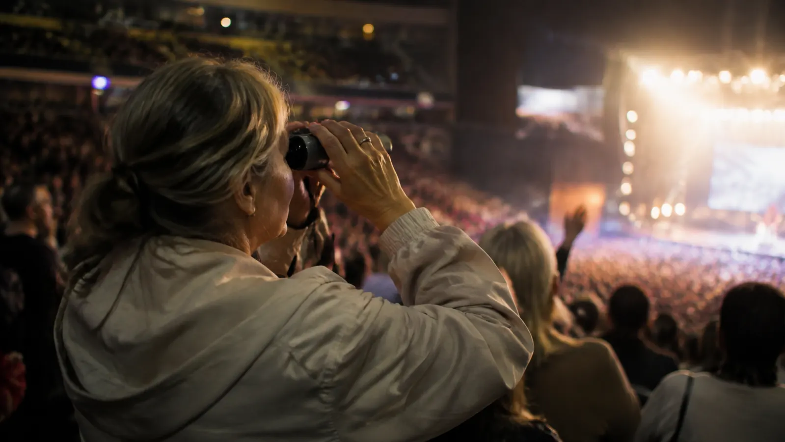 How to Choose Binoculars for a Large Concert Venue